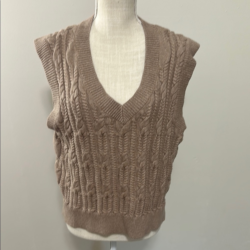Abercrombie & Fitch V-Neck Cable Knit Sweater - Brown‎